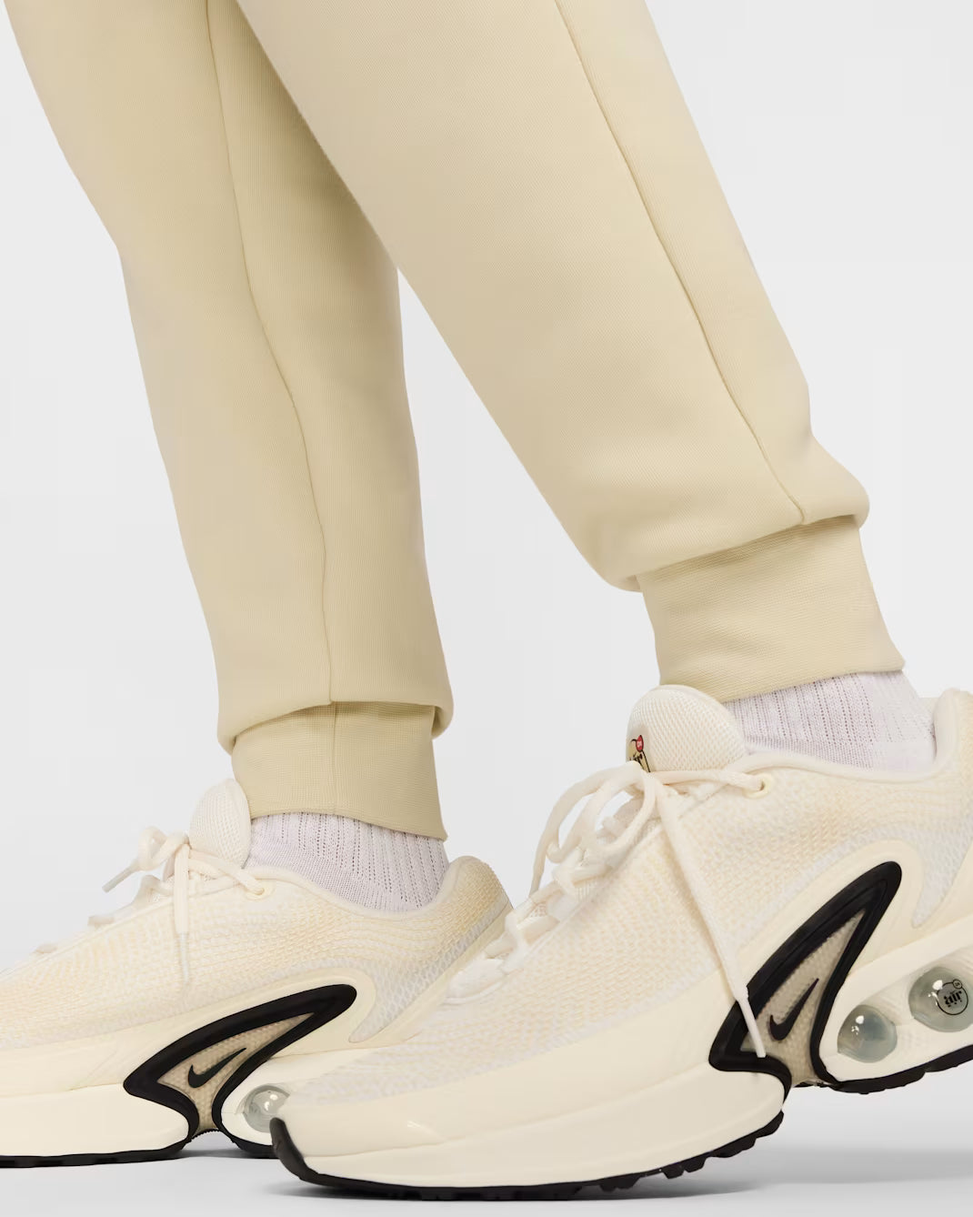 Nike Tech Fleece Joggers Light Khaki/Black - New